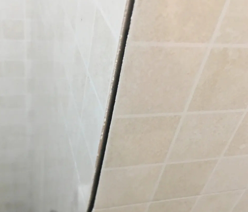 南京瓷砖空鼓维修公司分享阳台瓷砖脱落的修复过程可以分为以下几个步骤